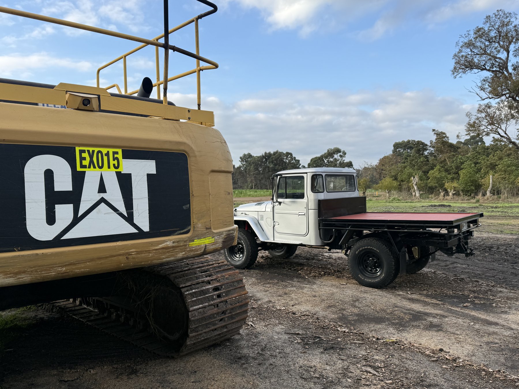 HJ47 with machinery behind