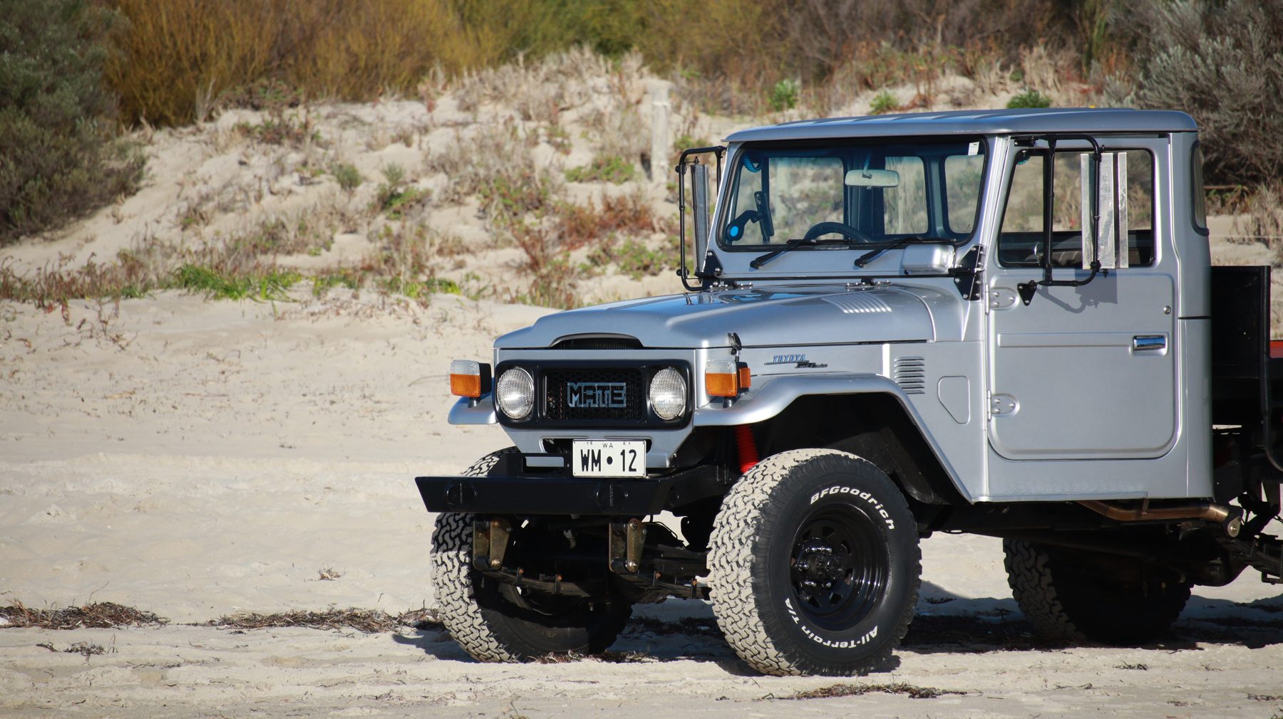Front three-quarter of the HJ47 on the beach