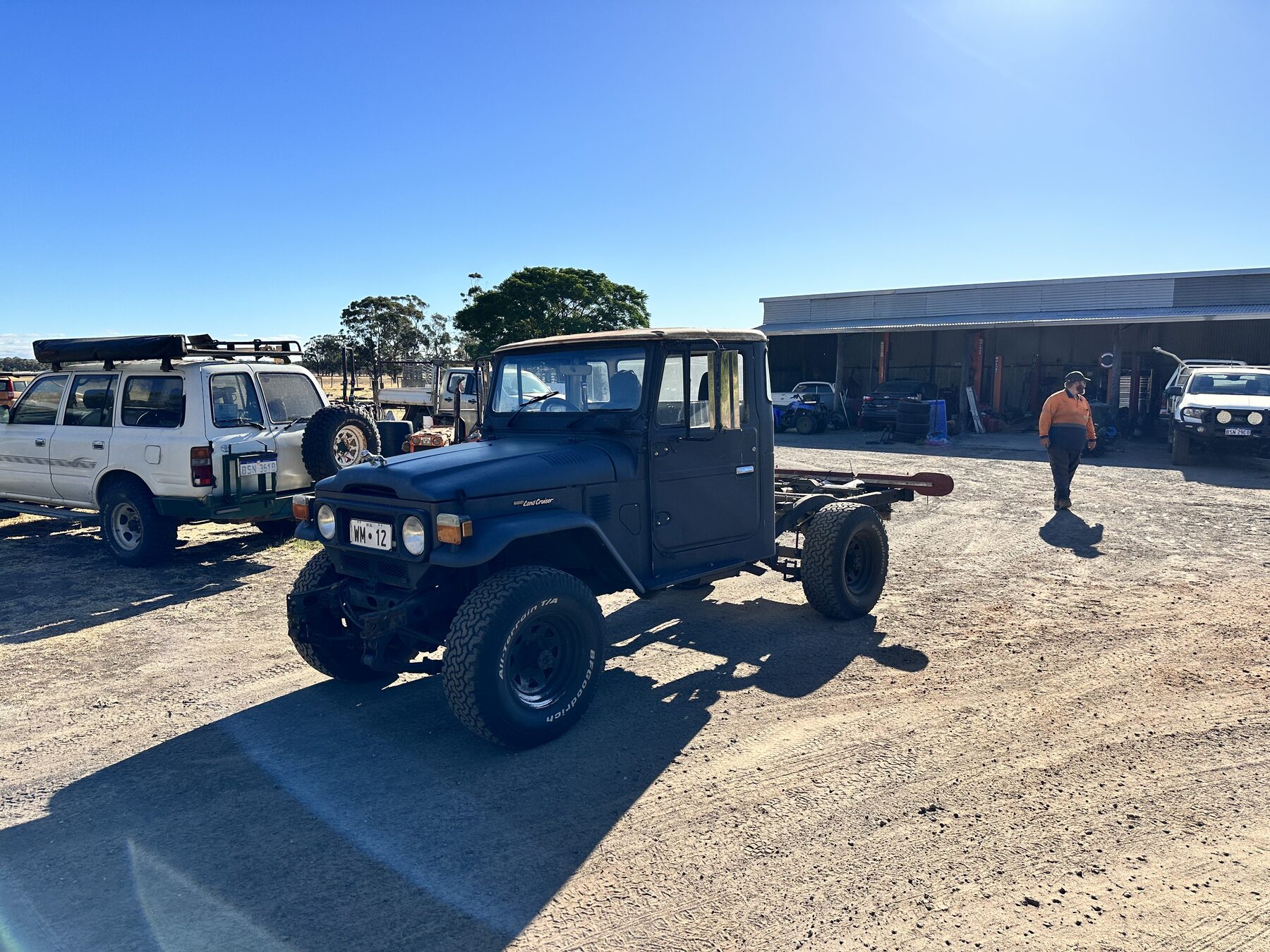 Side profile of the black HJ47 before teardown